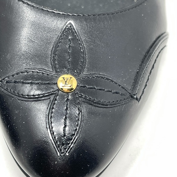 Louis Vuitton Flats! - Picture 4 of 9